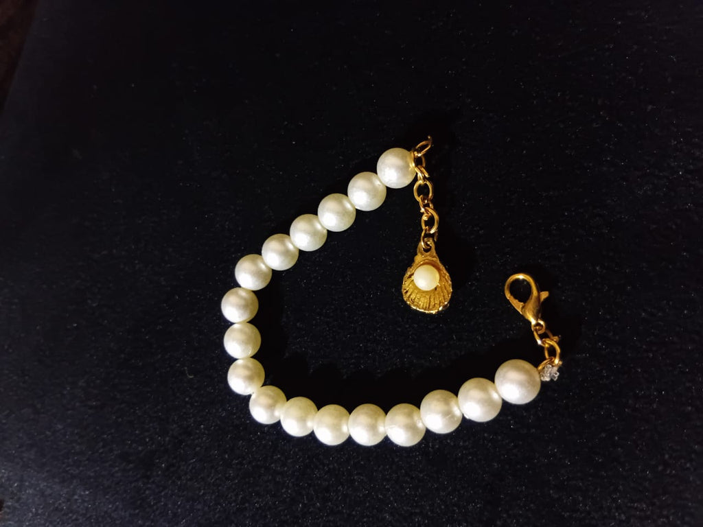 Shell Pearl Bangle