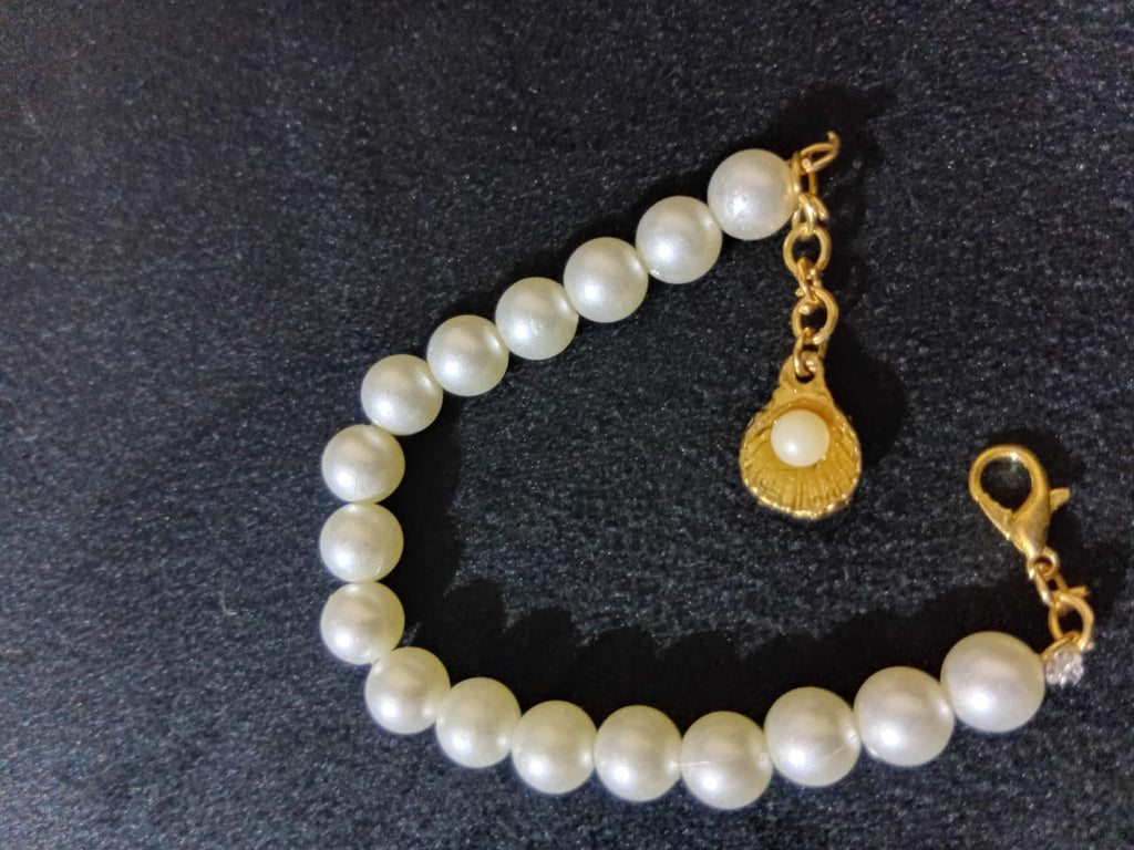 Shell Pearl Bangle